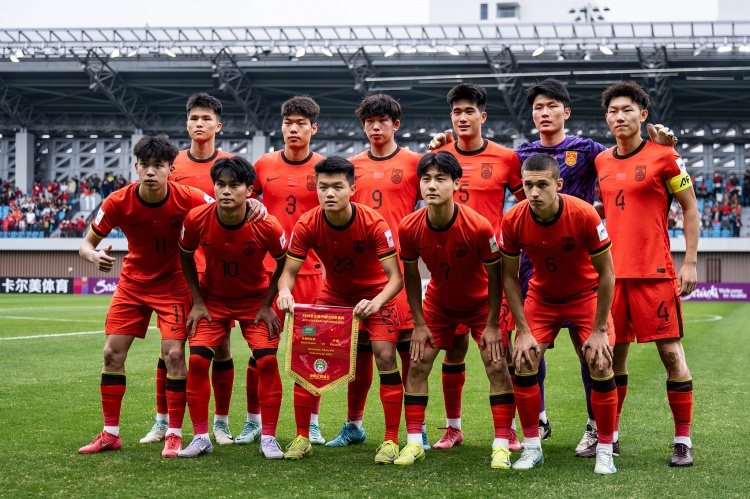 媒体人评国青:后25分钟对抗感觉更好,该上身体就上该下铲就铲